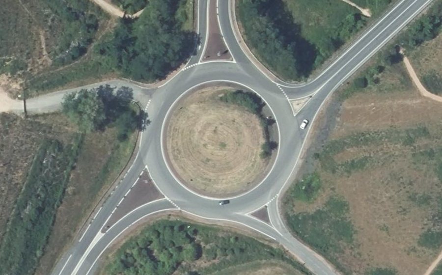 Vue aérienne du Rond-point anonyme n°30896994