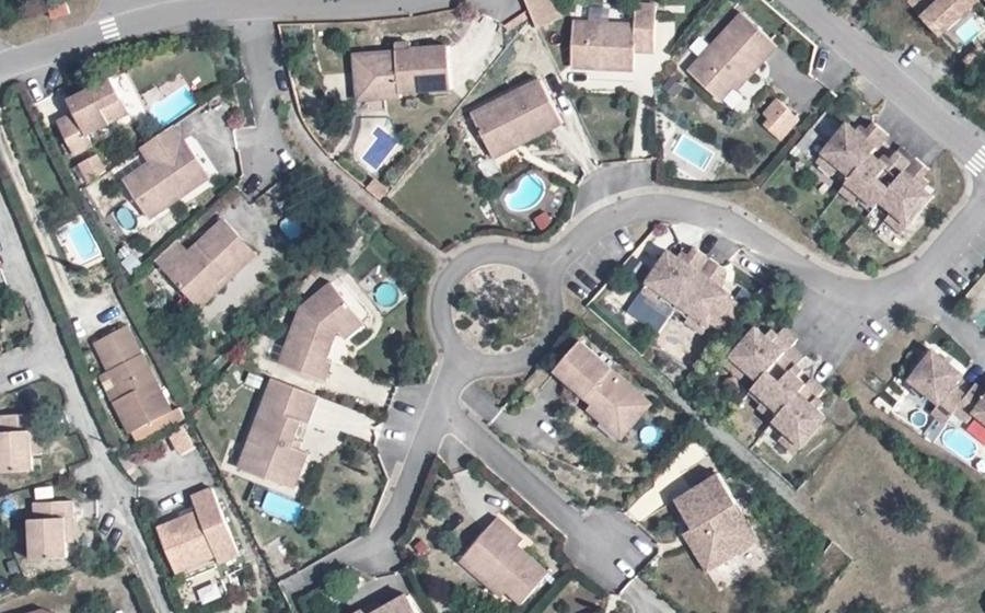 Vue aérienne du Rond-point anonyme n°308974491