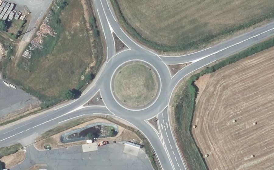 Vue aérienne du Rond-point anonyme n°30897958