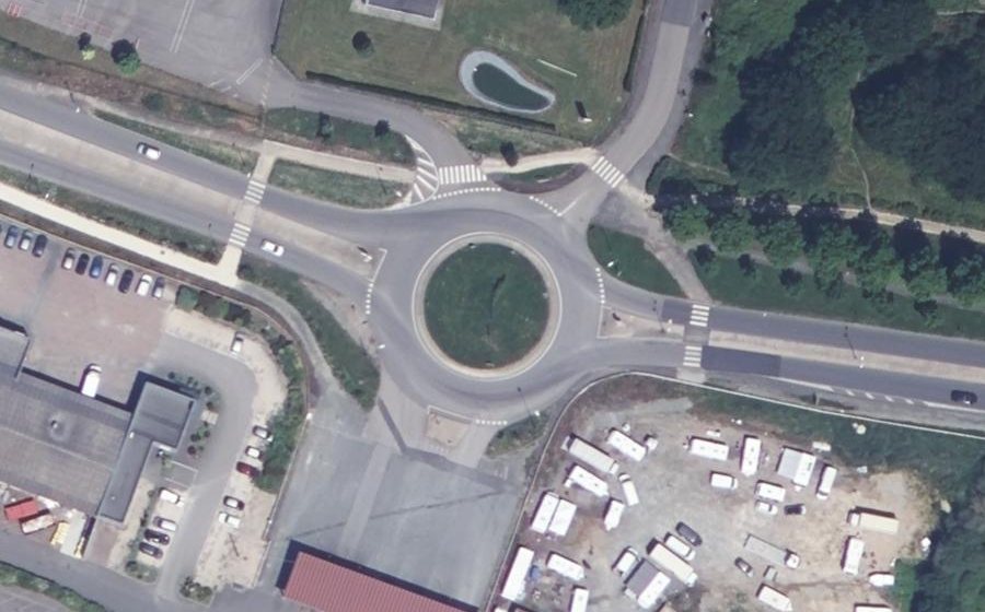 Vue aérienne du Rond-point anonyme n°30898002