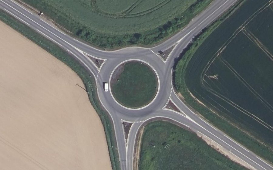Vue aérienne du Rond-point anonyme n°30898775