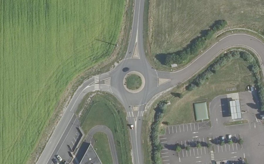 Vue aérienne du Rond-point anonyme n°309010982