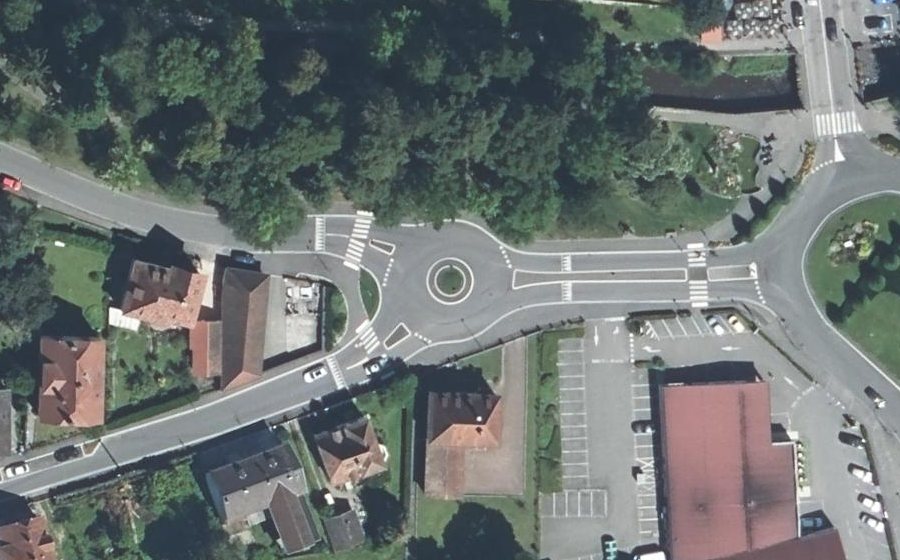 Vue aérienne du Rond-point anonyme n°30901485