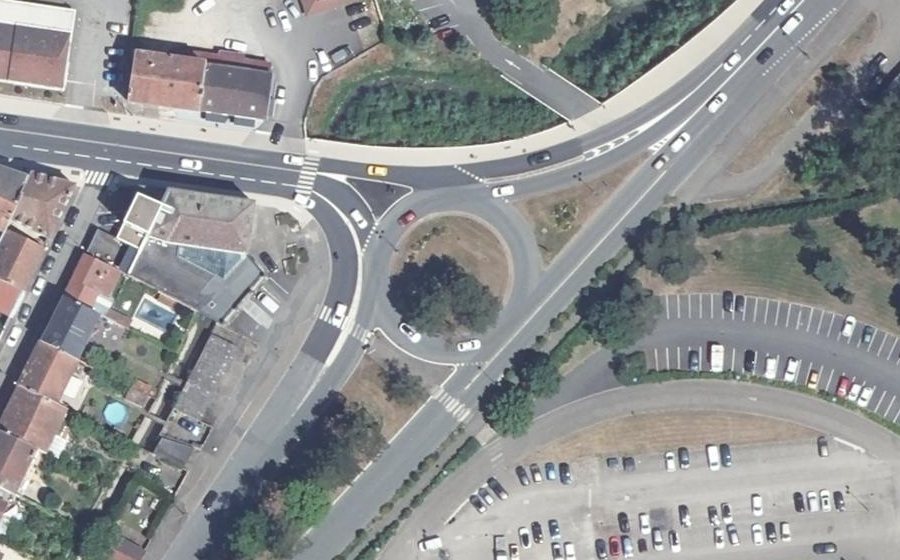 Vue aérienne du Rond-point anonyme n°30901612