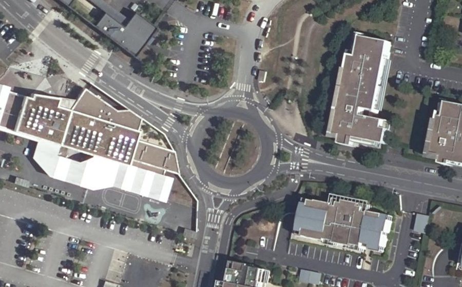 Vue aérienne du Rond-point anonyme n°309092213
