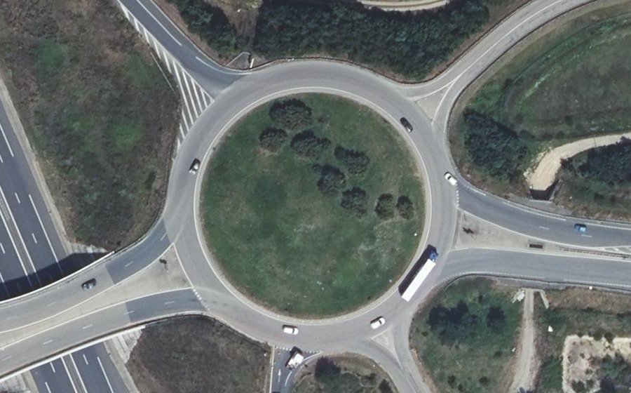 Vue aérienne du Rond-point anonyme n°30909551