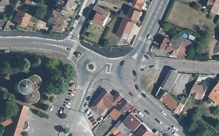 Vue aérienne du Rond-point anonyme n°309098367