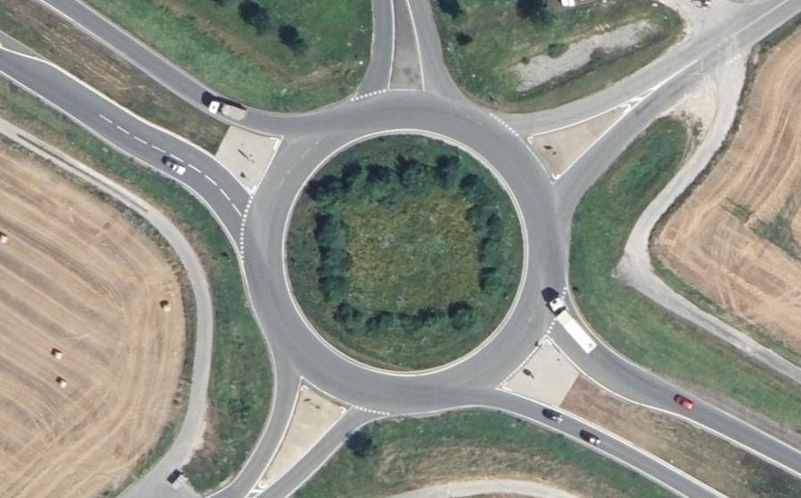 Vue aérienne du Rond-point anonyme n°309101782