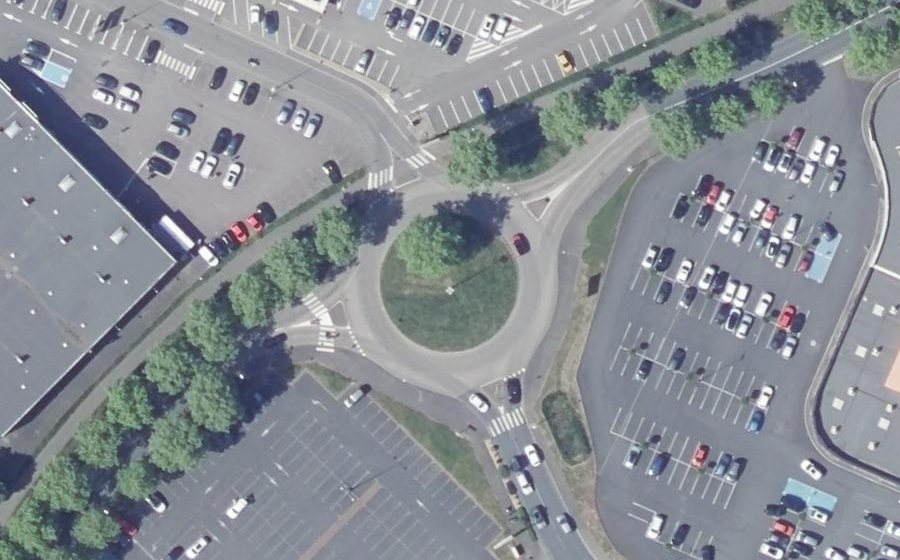Vue aérienne du Rond-point anonyme n°30910682
