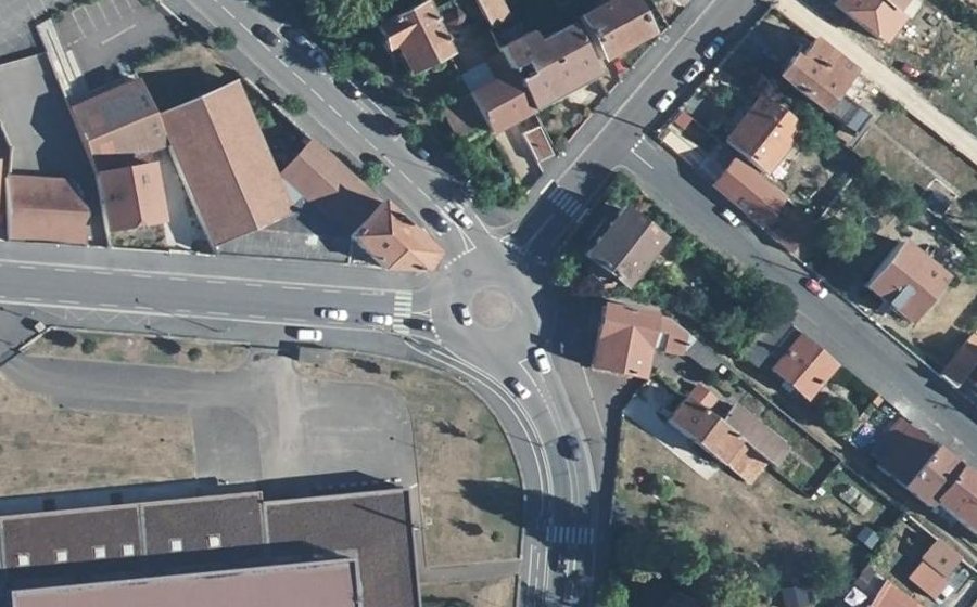 Vue aérienne du Rond-point anonyme n°309109696