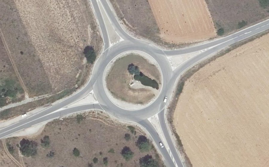 Vue aérienne du Rond-point anonyme n°30913765