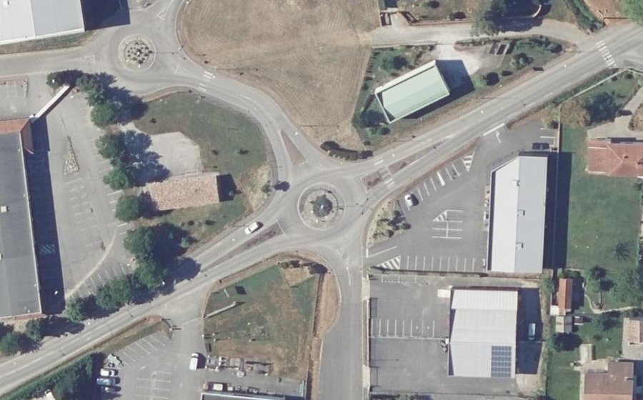 Vue aérienne du Rond-point anonyme n°30919943