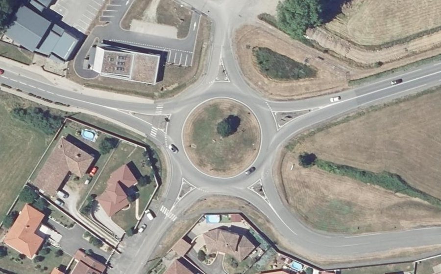 Vue aérienne du Rond-point anonyme n°30919983