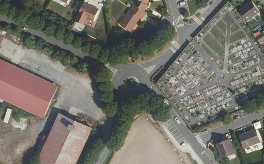 Vue aérienne du Rond-point anonyme n°30922197
