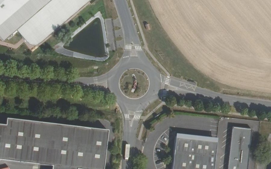Vue aérienne du Rond-point anonyme n°30922330