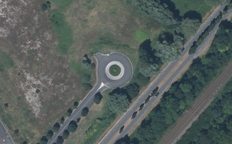 Vue aérienne du Rond-point anonyme n°309246161