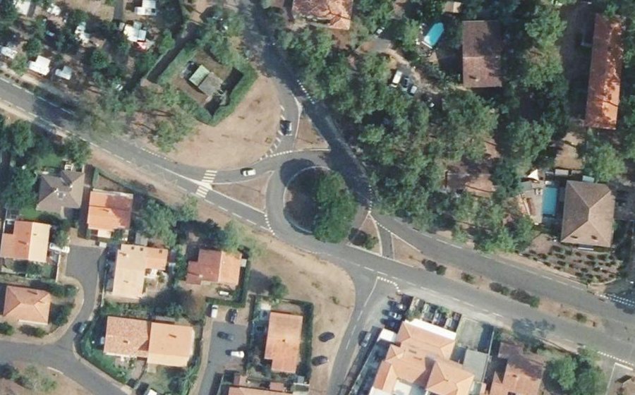 Vue aérienne du Rond-point anonyme n°30928332