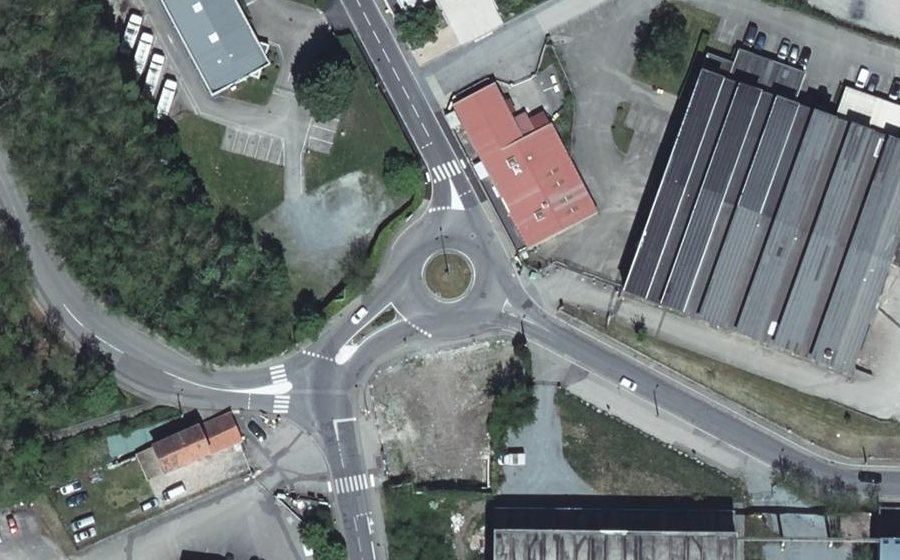 Vue aérienne du Rond-point anonyme n°30932329