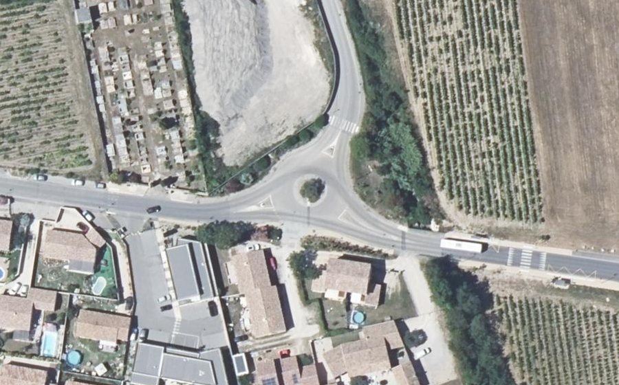 Vue aérienne du Rond-point anonyme n°30950569