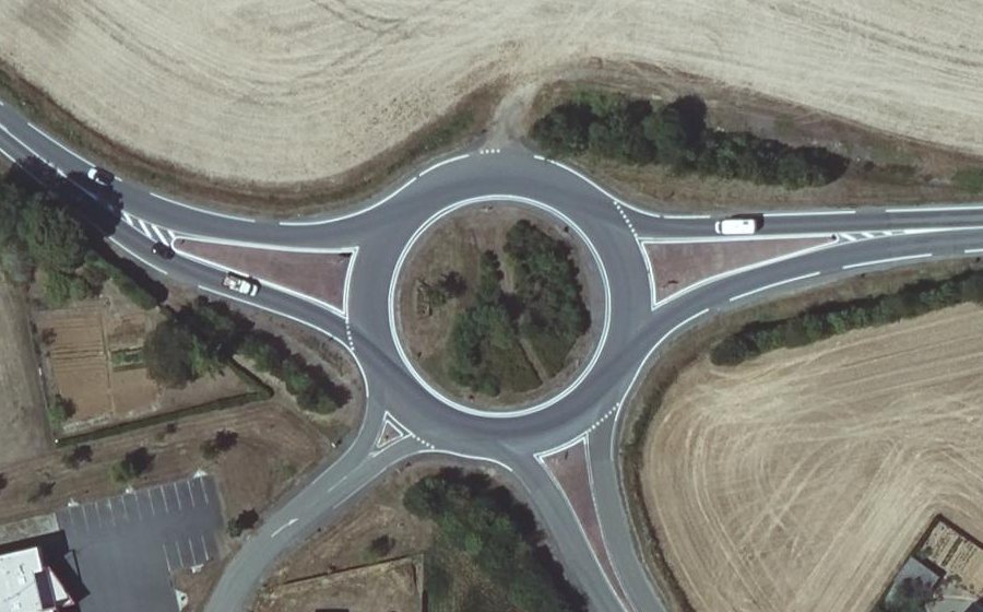 Vue aérienne du Rond-point anonyme n°309538662
