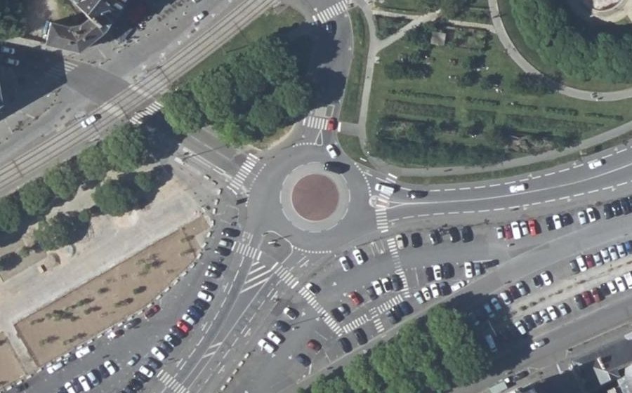 Vue aérienne du Rond-point anonyme n°309560806