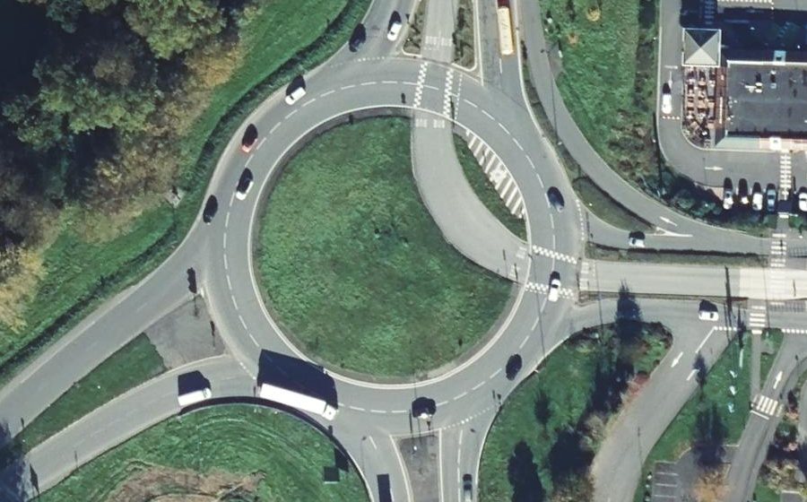 Vue aérienne du Rond-point anonyme n°30963092