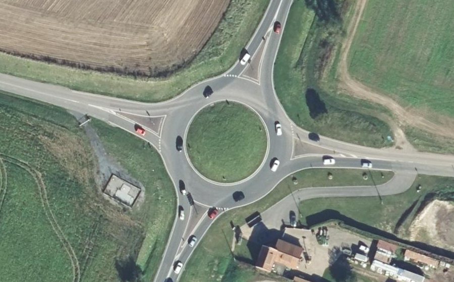 Vue aérienne du Rond-point anonyme n°30963510