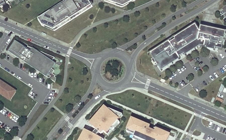 Vue aérienne du Rond-point anonyme n°30963910