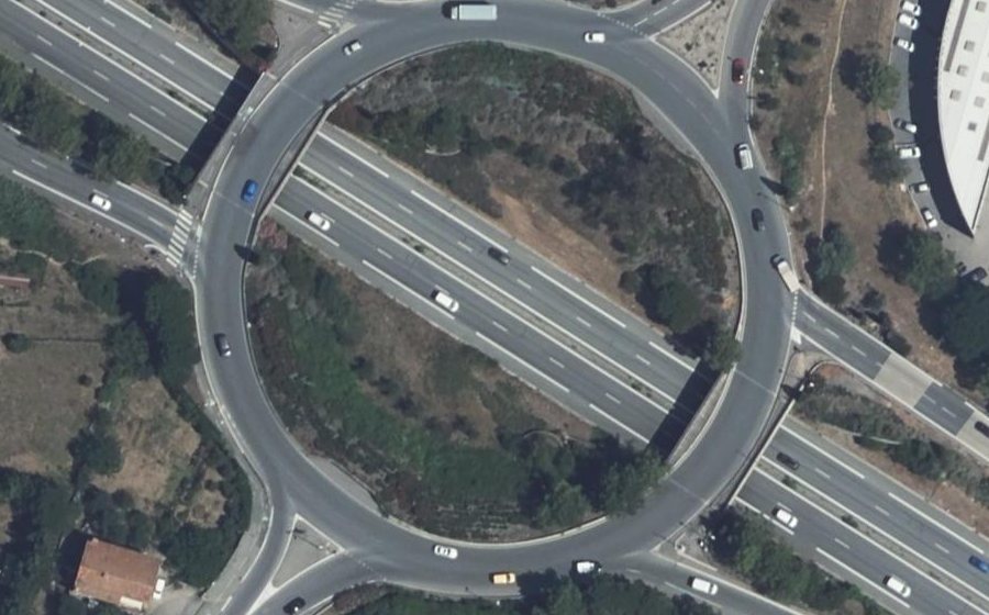 Vue aérienne du Rond-point anonyme n°30964329