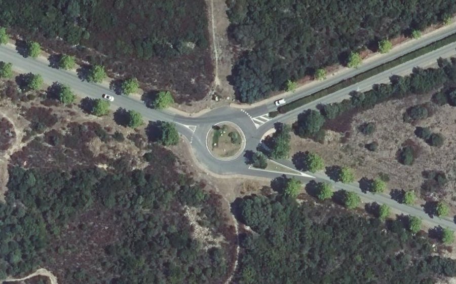 Vue aérienne du Rond-point anonyme n°30965874