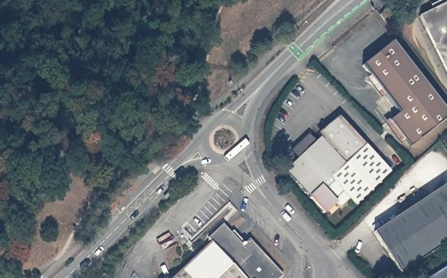 Vue aérienne du Rond-point anonyme n°30973481
