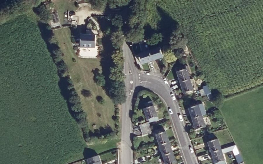 Vue aérienne du Rond-point anonyme n°309745083