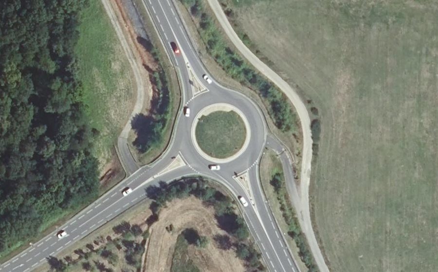 Vue aérienne du Rond-point anonyme n°309750890
