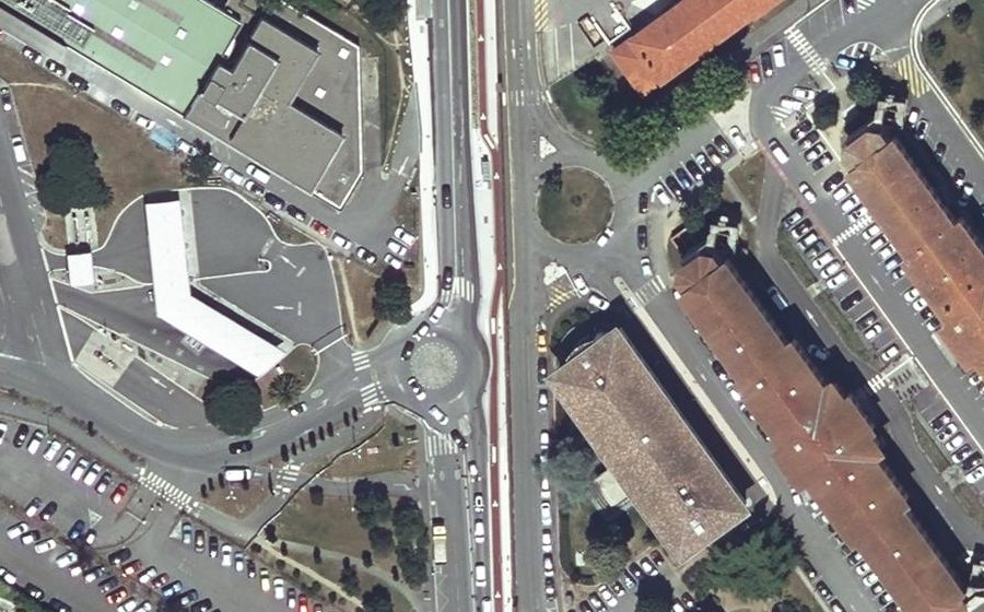 Vue aérienne du Rond-point anonyme n°30981467
