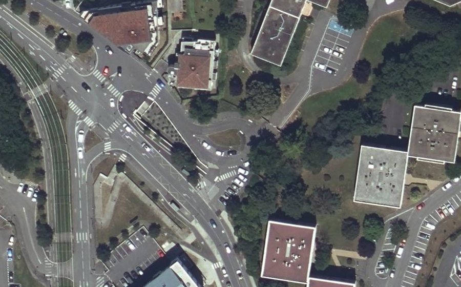 Vue aérienne du Rond-point anonyme n°30981475