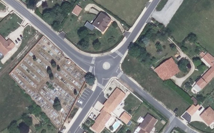 Vue aérienne du Rond-point anonyme n°309868668