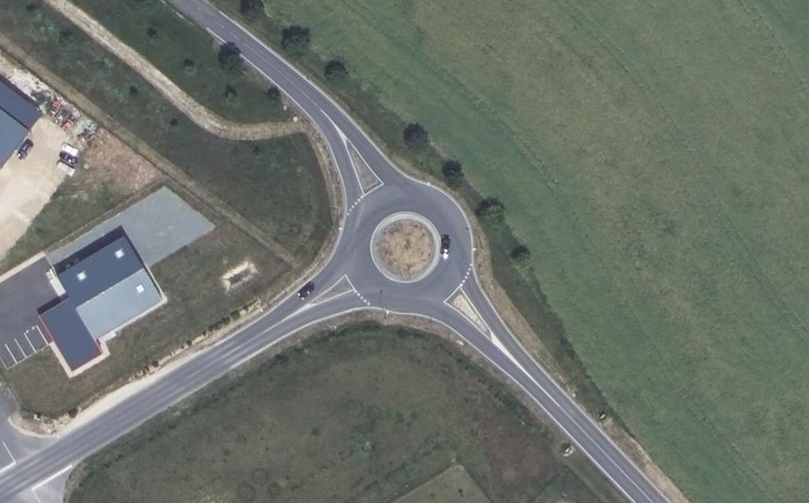 Vue aérienne du Rond-point anonyme n°309868670