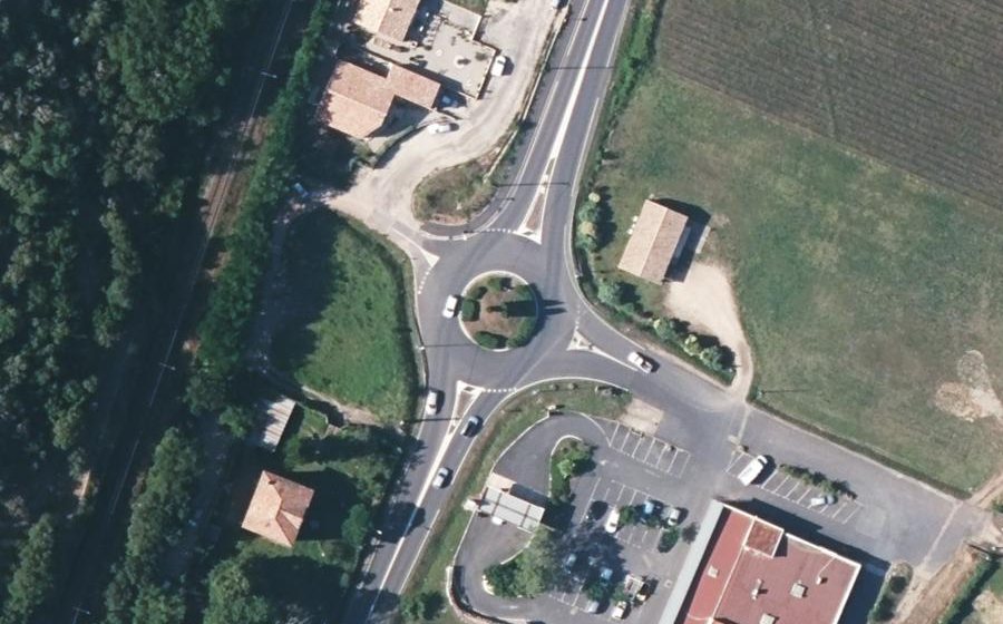 Vue aérienne du Rond-point anonyme n°309954807