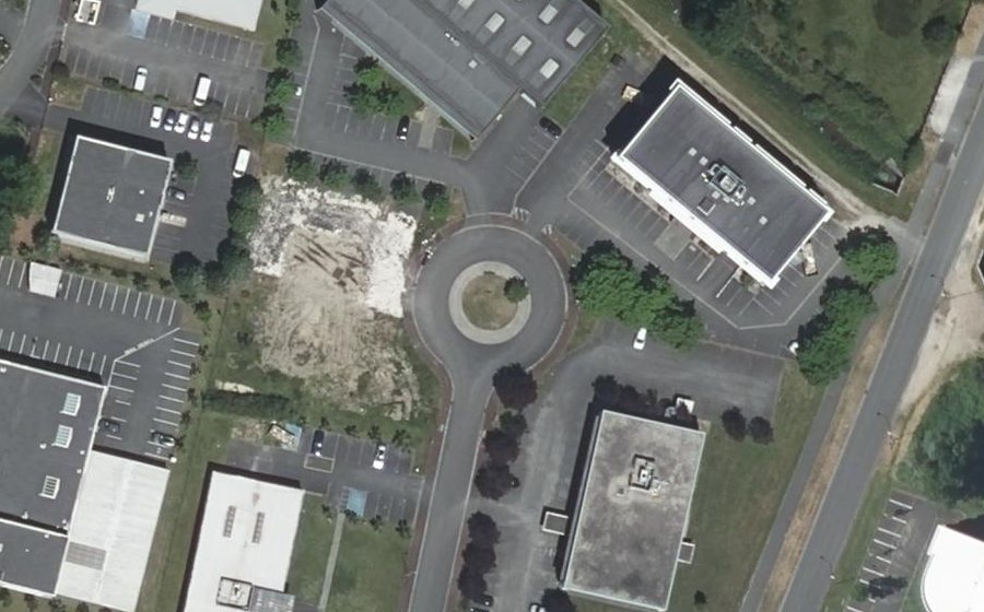 Vue aérienne du Rond-point anonyme n°30996344