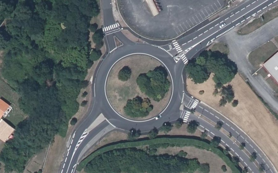 Vue aérienne du Rond-point anonyme n°310030396