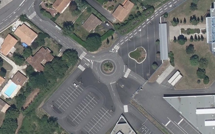 Vue aérienne du Rond-point anonyme n°310087315