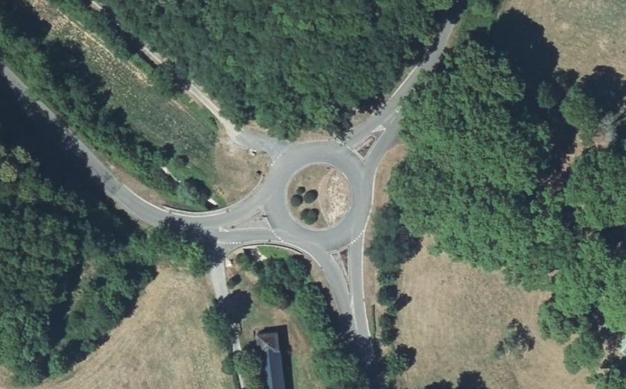 Vue aérienne du Rond-point anonyme n°31019219