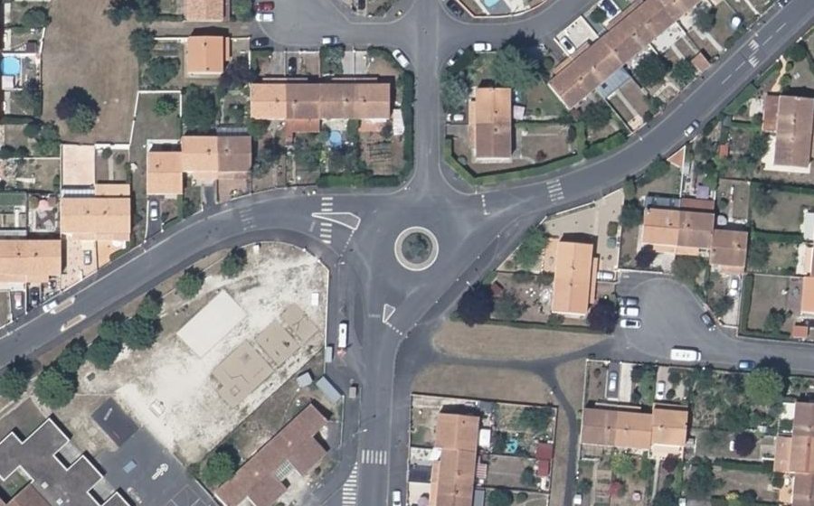 Vue aérienne du Rond-point anonyme n°310208543
