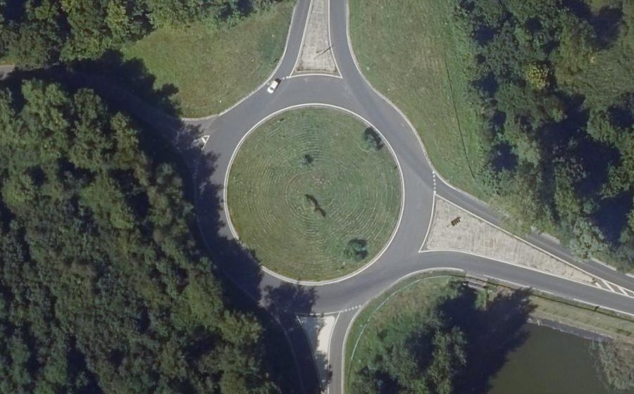 Vue aérienne du Rond-point anonyme n°31022479