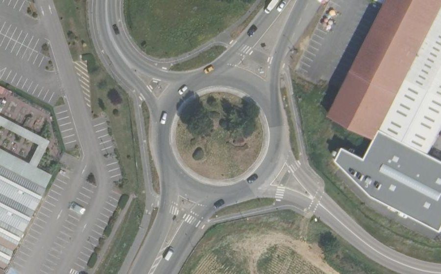 Vue aérienne du Rond-point anonyme n°31024706