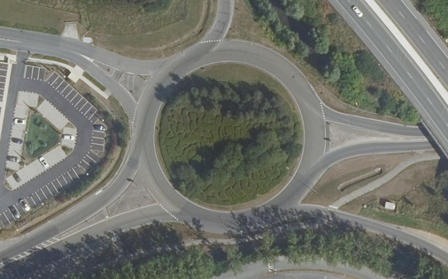 Vue aérienne du Rond-point anonyme n°31025641