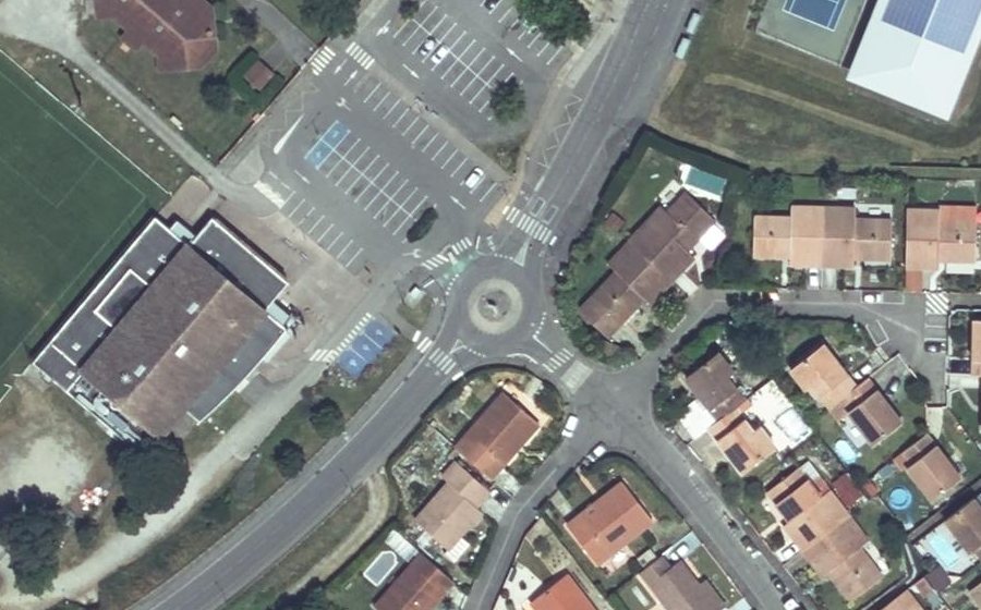 Vue aérienne du Rond-point anonyme n°310267639