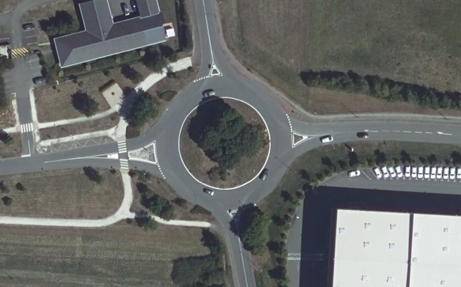 Vue aérienne du Rond-point anonyme n°31028889
