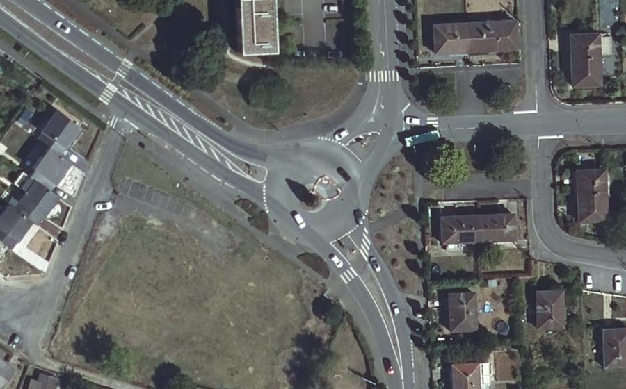 Vue aérienne du Rond-point anonyme n°31028965
