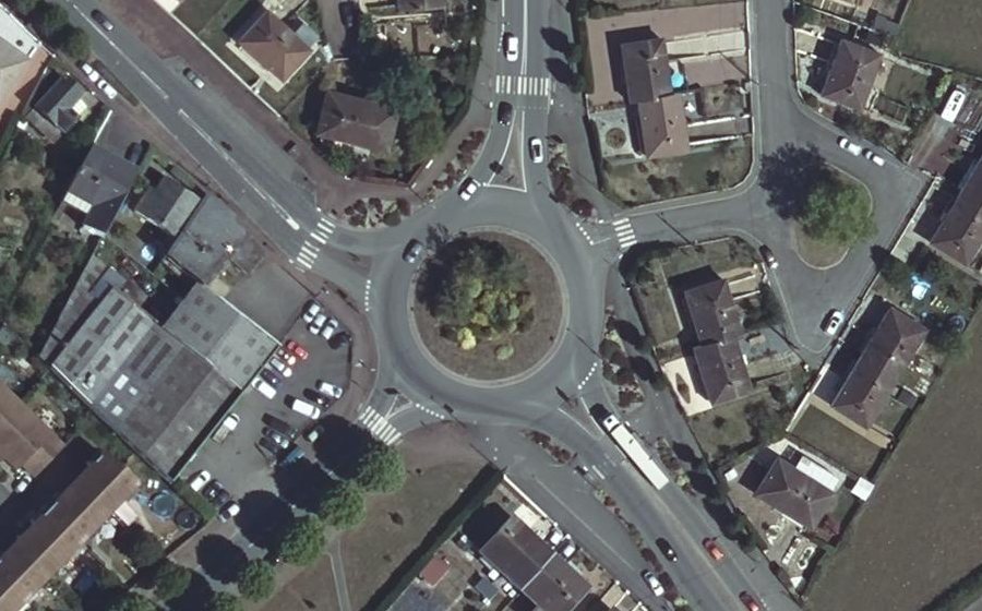 Vue aérienne du Rond-point anonyme n°31028984